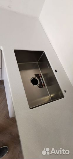 Столешница с раковиной для ванной комнаты