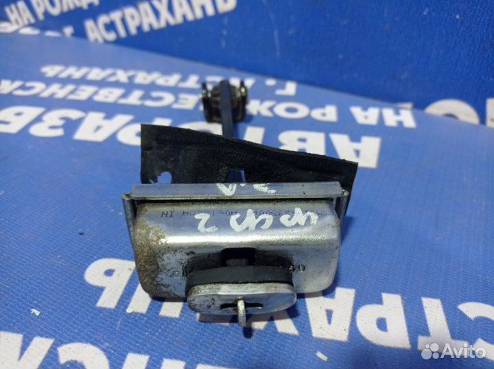 Ограничитель двери Ford Focus 2 седан 2006