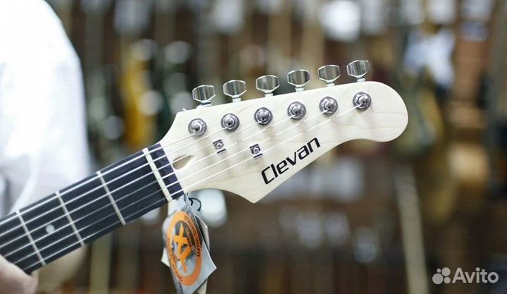 Электрогитара Clevan + аксессуары
