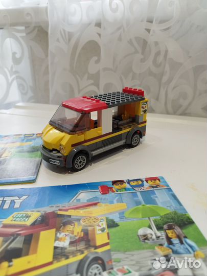 Lego фургон