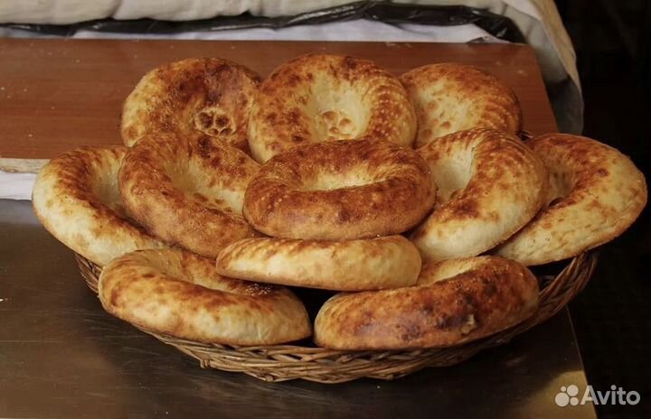 Пекарь тандырщик узбекский лепешка