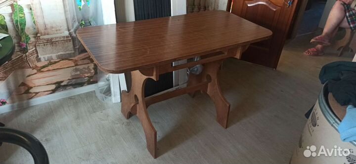 Кухонный стол