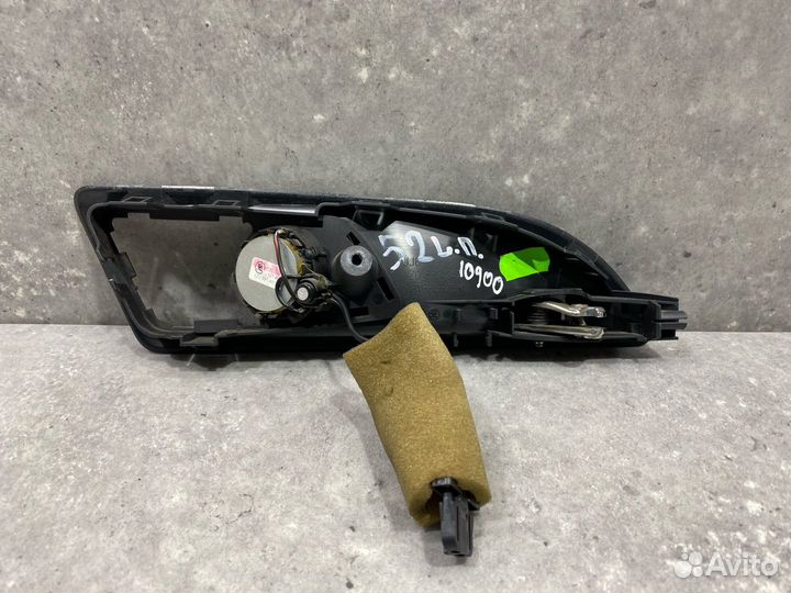 Ручка внутренняя двери передней левой Skoda