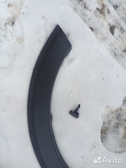 Накладка на крыло переднее правое Renault Sandero