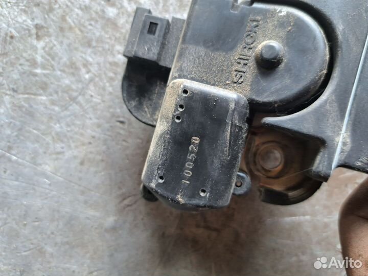 Замок багажника Nissan Fuga Infiniti m35