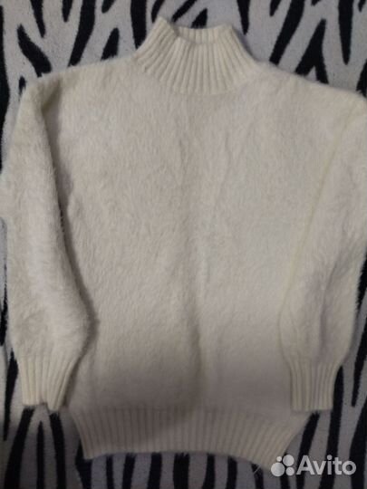 Свитер шерстяной женский