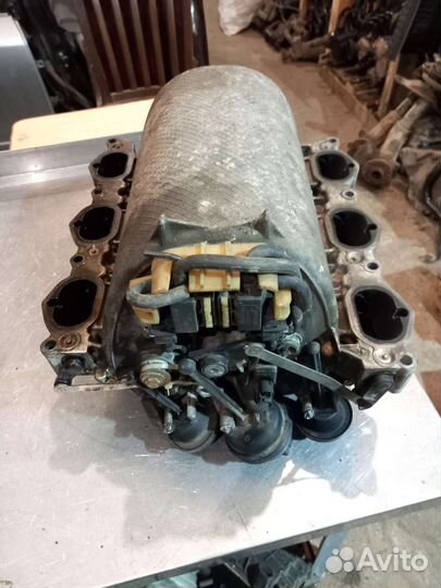 Впускной коллектор Mercedes M272
