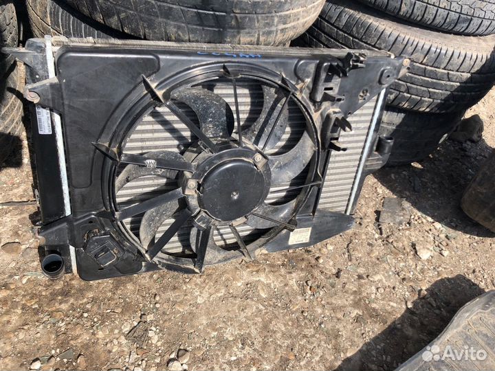 Радиатор охлаждения двигателя Renault Logan седан