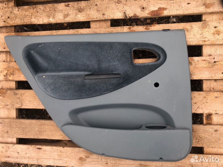 Обшивка двери задняя левая Renault Scenic минивэн