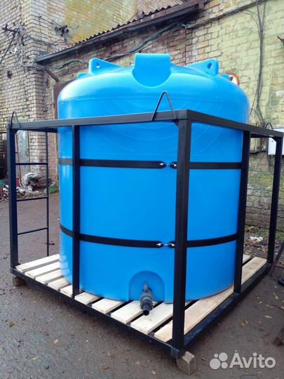 Ёмкость пластиковая в обрешетке