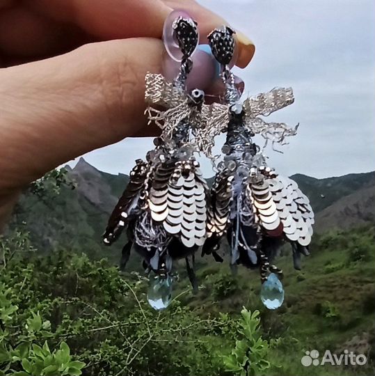 Серьги кутюрной вышивки с топазами