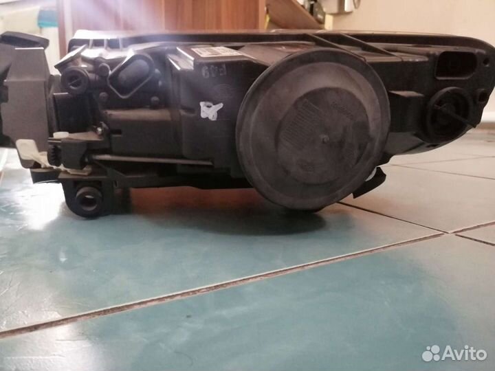 Новая оригинальная фара Volkswagen Touareg