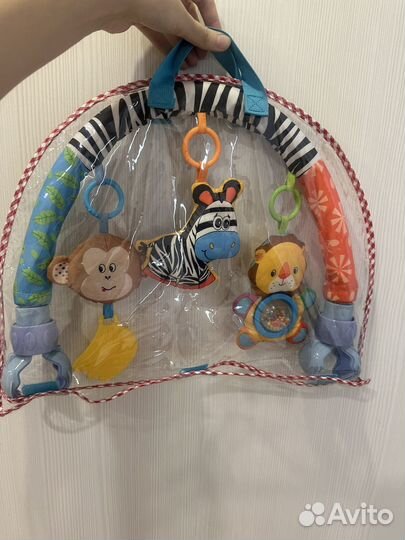 Дуга с игрушками