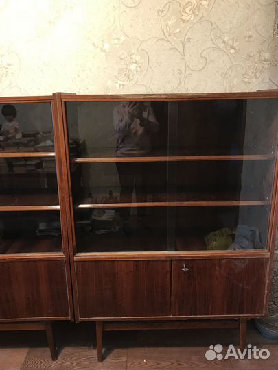 Продаю Мебель б/у Чехословакия и 2 швейные машинки