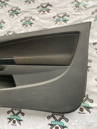 Обшивка боковой двери передняя правая Opel Corsa D