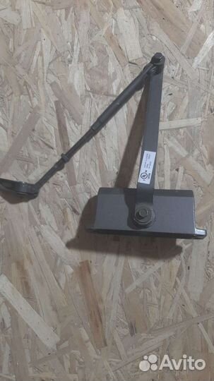 Доводчик для двери