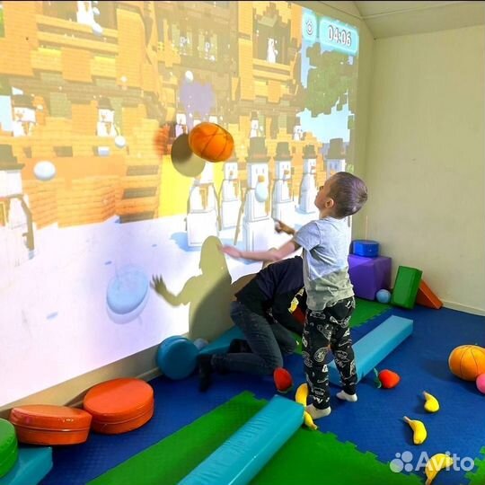 Интерактивная стена 