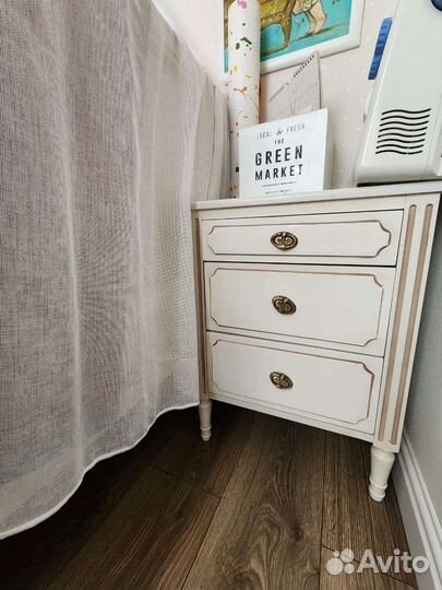 Тумбочка прикроватная