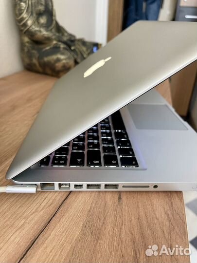 Отличный ноутбук MacBook Pro 2010