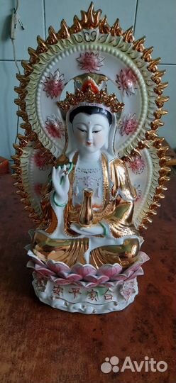 Разные статуэтки сувениры