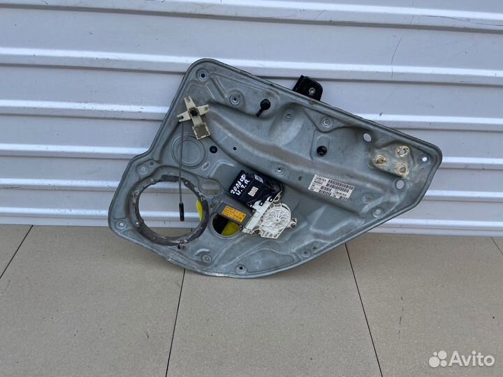 Стеклоподемник задний правый Volkswagen Golf 4