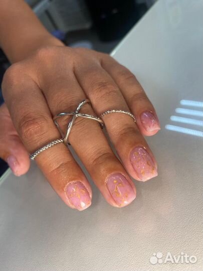 Маникюр и педикюр в студии