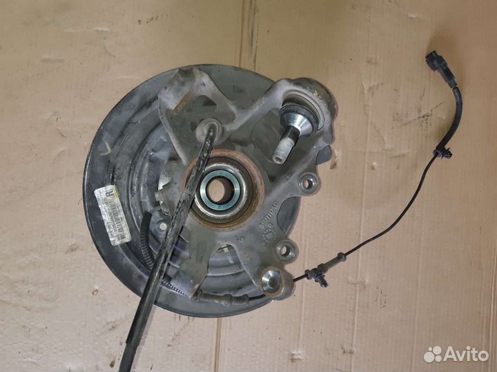 Кулак правый в сборе Jeep Grand Cherokee WK2 19г