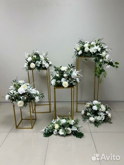 Цветы искусственные на стойке для декора свадьбы