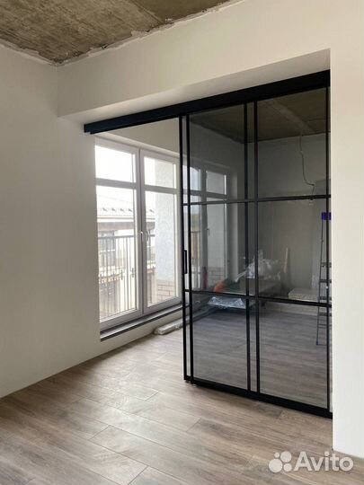 Распашные двери из стекла