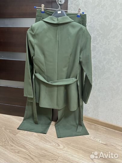 Брючный костюм женский 44