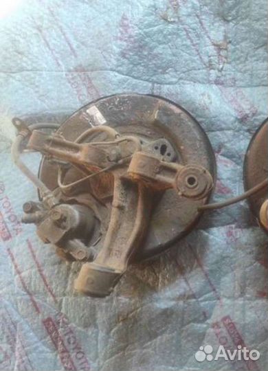 Кулак задний левый Тойота Камри 50 55