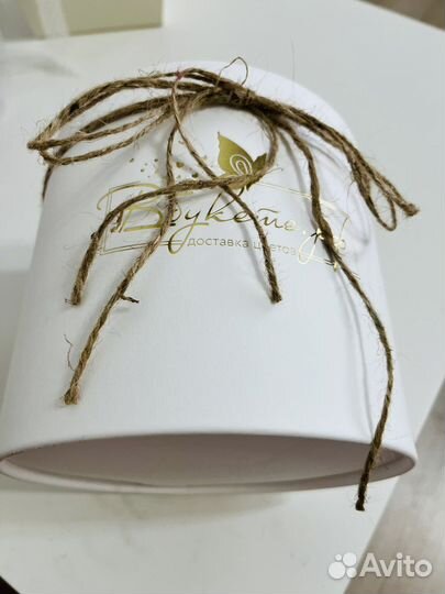 Шляпные коробки и корзина для цветов