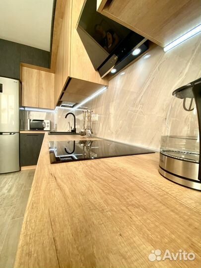 Угловая кухня под потолок на заказ