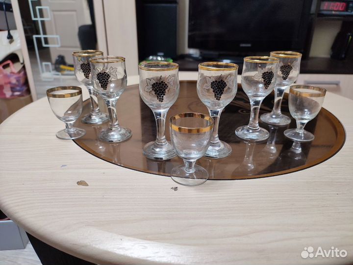 Посуда - тарелки, кружки, рюмки, бокалы