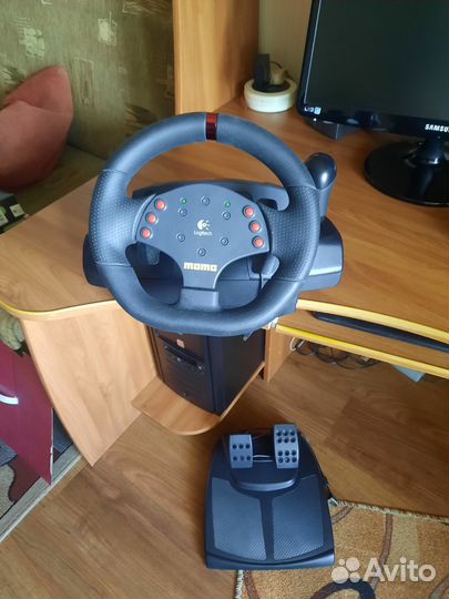 Игровой руль logitech