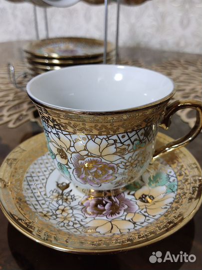Чайный сервиз на подставке