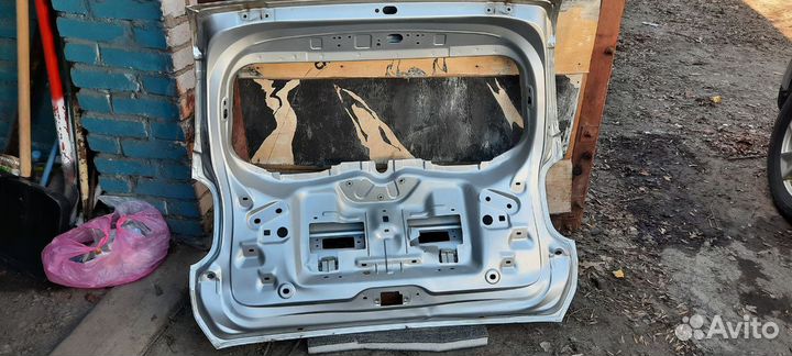 Крышка багажника Renault duster new