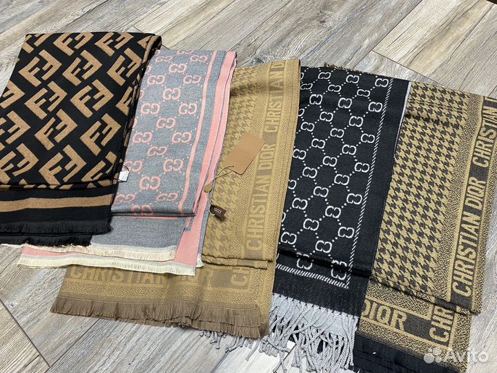 Шарф платок палантин Fendi / Женский