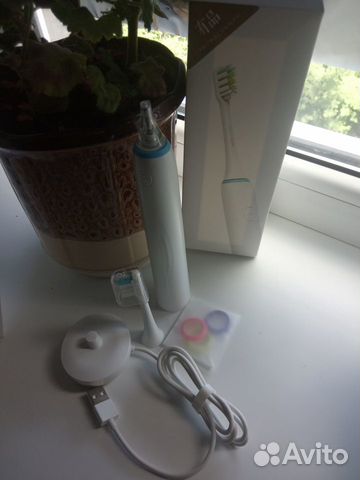 Электрическая зубная щетка