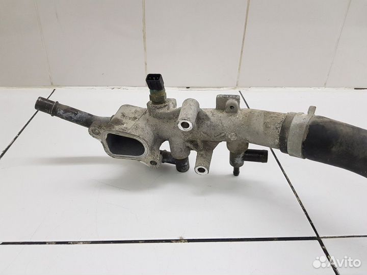 Патрубок (Genesis G70)