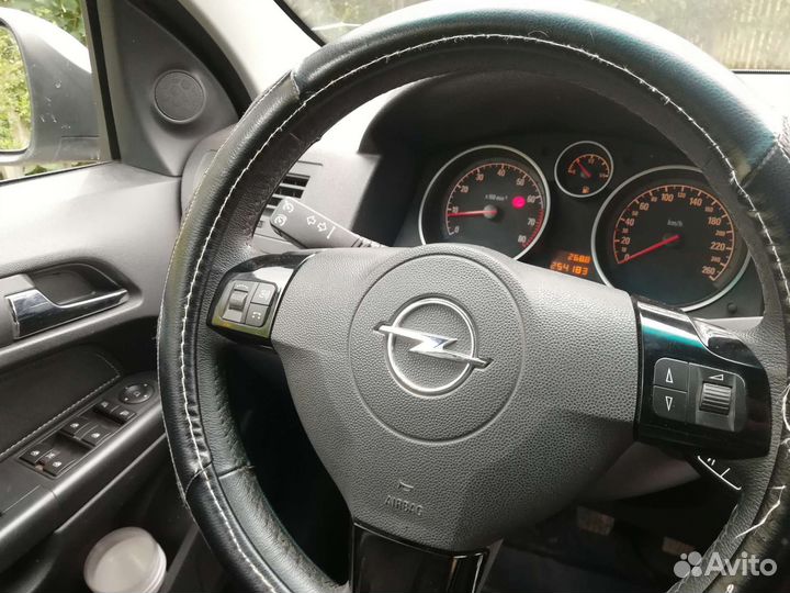 Opel Astra 1.8 МТ, 2013, 262 000 км