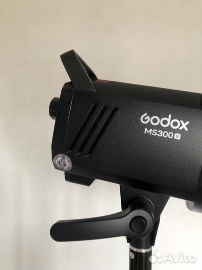 Студийная вспышка Godox MS300V + рефлектор