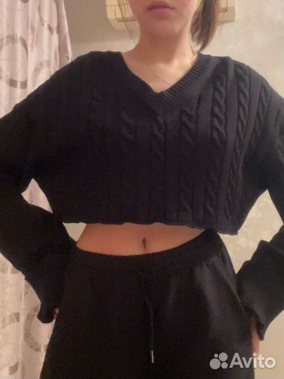 Свитер укороченный