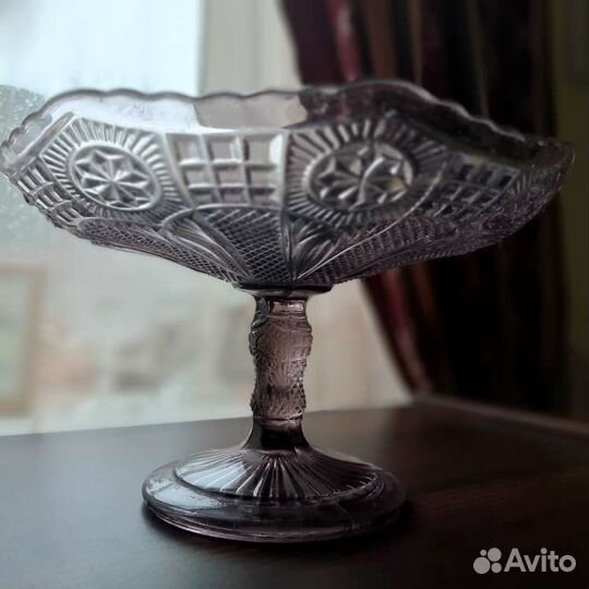 Вазочка фруктовница на ножке цветное стекло