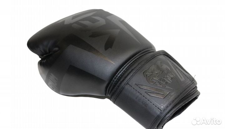 Боксерские перчатки Venum Black 10,12 oz