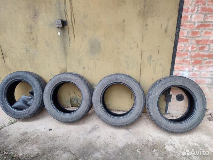 Dunlop Grandtrek AT3 215/65 R16