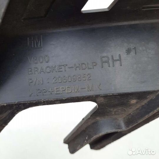 Кронштейн фары правый Chevrolet Malibu 12-16г