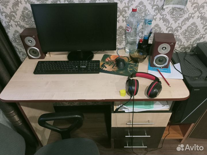 Компьютерный стол