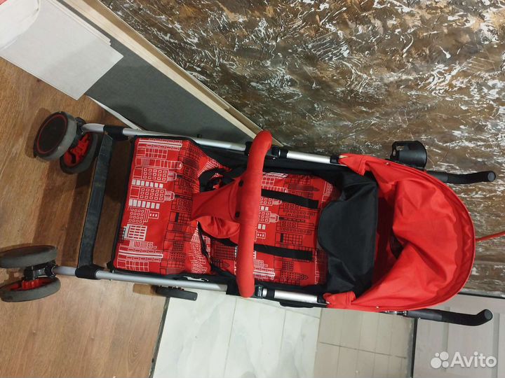 Прогулочная коляска трость