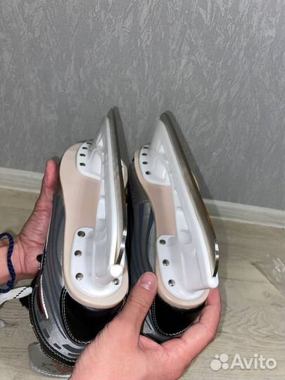 Коньки хоккейные 39 размер